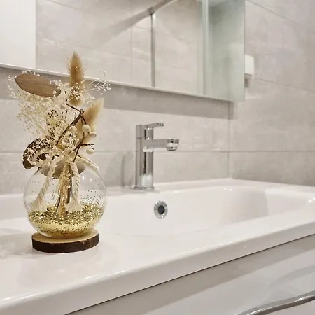 Ecrin De Verdure - Design & Confort T2 38m2, Wifi, Piscine & A 200m